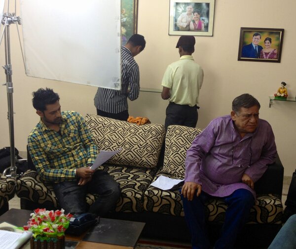 GrazingGoatPix's tweet photo. Fresh From The Set: @igippygrewal prepping up for his first scene along with Om Puri on the sets of #BhaJiInProblem ! http://t.co/ncmadj8t
