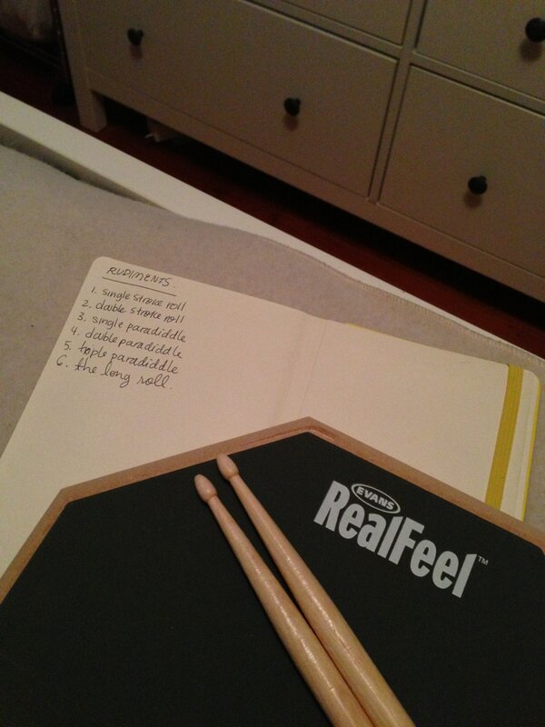 MyLittleFingers's tweet photo. This is happening @shauntinney http://t.co/wbFrAge5