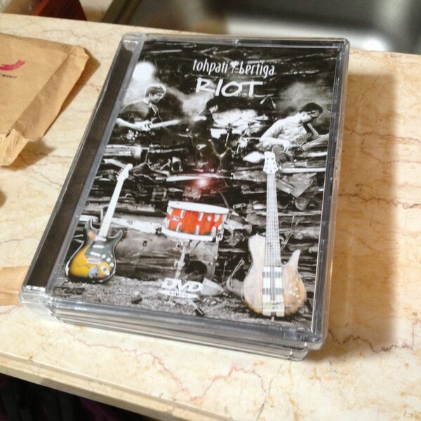 dvd live <a href="/tohpatibertiga/">tohpatibertiga</a>  siap di kirim cc <a href="/indrohardjo/">Indro Hardjodikoro</a> <a href="/itsbowie/">adityo wibowo</a> <a href="/tohpati/">tohpati ario</a>