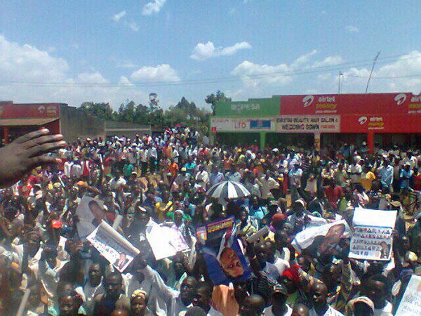 TeamJirongo's tweet photo. Sections of the Crowd at Shianda Mumias where Hon Jirongo will address a rally in support of #SenatorJirongo2013 http://t.co/Ot5grxo0