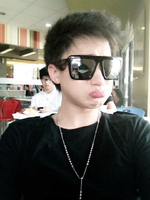 jessicaickuuh's tweet photo. "@chicserullyses0: Hi cutiepie :) http://t.co/4Uv49jQV" - Ang pogi ehhhhh.