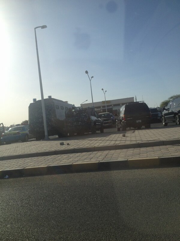 k7amtbasr's tweet photo. حالياً القواة الخاصه متمركزه في تيماء #اعتصام_البدون_18_2_2013 http://t.co/T02nnLm5