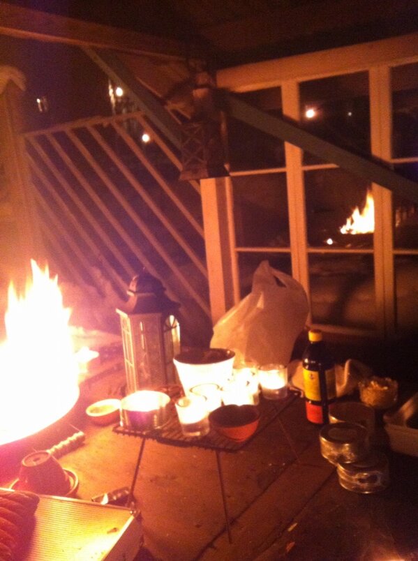 Sassanora's tweet photo. Kvällsmat ute, http://t.co/mIuUIgu5