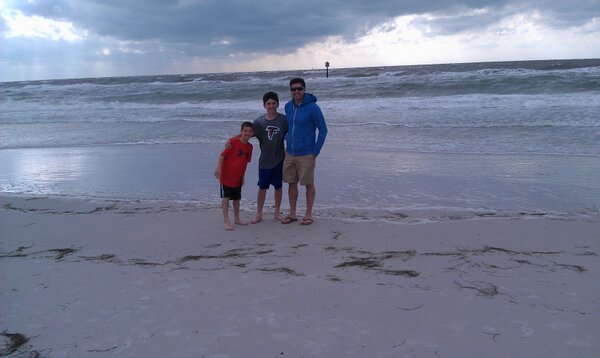 clemon3000's tweet photo. Shortest to tallest, but not for long. #lemons http://t.co/dasMJ2Jj