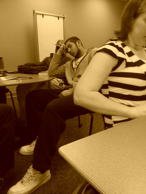LchelleCruz4's tweet image. Look at sleeping beauty in class #EnglishComp #LazyBum @tylerberry90