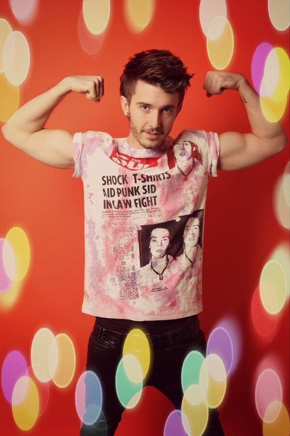 philipnormal's tweet photo. @brifuturekicks #happyshack #guns pic @coolcameraman @thefuturekicks http://t.co/3TVl5AME