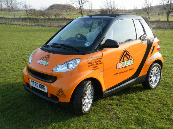 kituout's tweet photo. Full wrap completed for #rockplastics using @HexisUKLtd orange vinyl and @grafityp_uk vinyl for graphics #wraps http://t.co/CXA9Lj5k