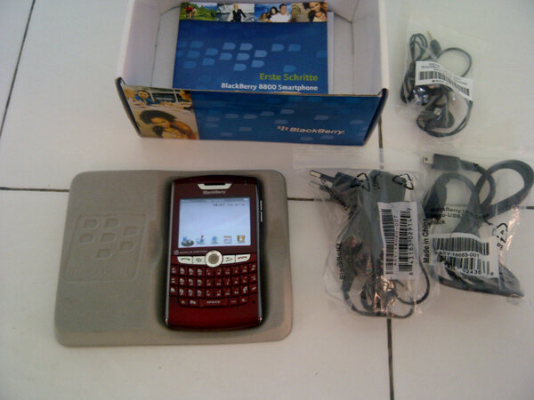 kotaindramayu's tweet photo. RT @dinophonecell: Blackberry 8830 Red and Black Fullset.Bisa GSM.Harga 4xxrb.COD Cirebon.Hub: 0818235841 #promoIM http://t.co/4k4vvxIHZQ
