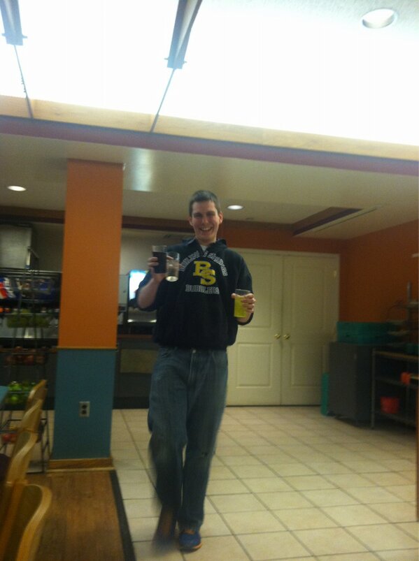 masonnnjarrr's tweet image. Making Kyle get us drinks at the rush.😂😂😂😂  #Fiji @KyleMalinosky #pledgeproblems