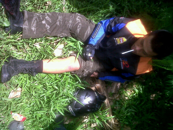 FR2Chapmal's tweet photo. Road to piket nol, ada yg bangga jatuh perdana gays "ikhsan" cekidot http://t.co/09UwTyA9eu