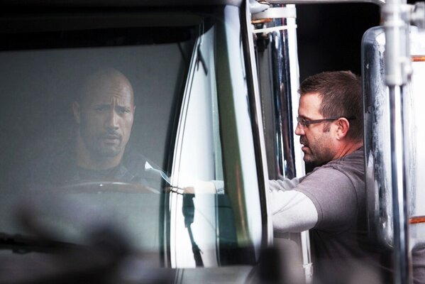 TheRock's tweet photo. Honor was mine. #HeavyScene  RT: @ricromanwaugh Honor to work w/ Dwayne. A remarkable performance! #SNITCHMovie http://t.co/wNblgp6K