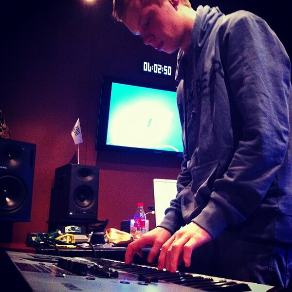 palaginx's tweet photo. at the #hitfactoryukraine http://t.co/ZAwW7r9j