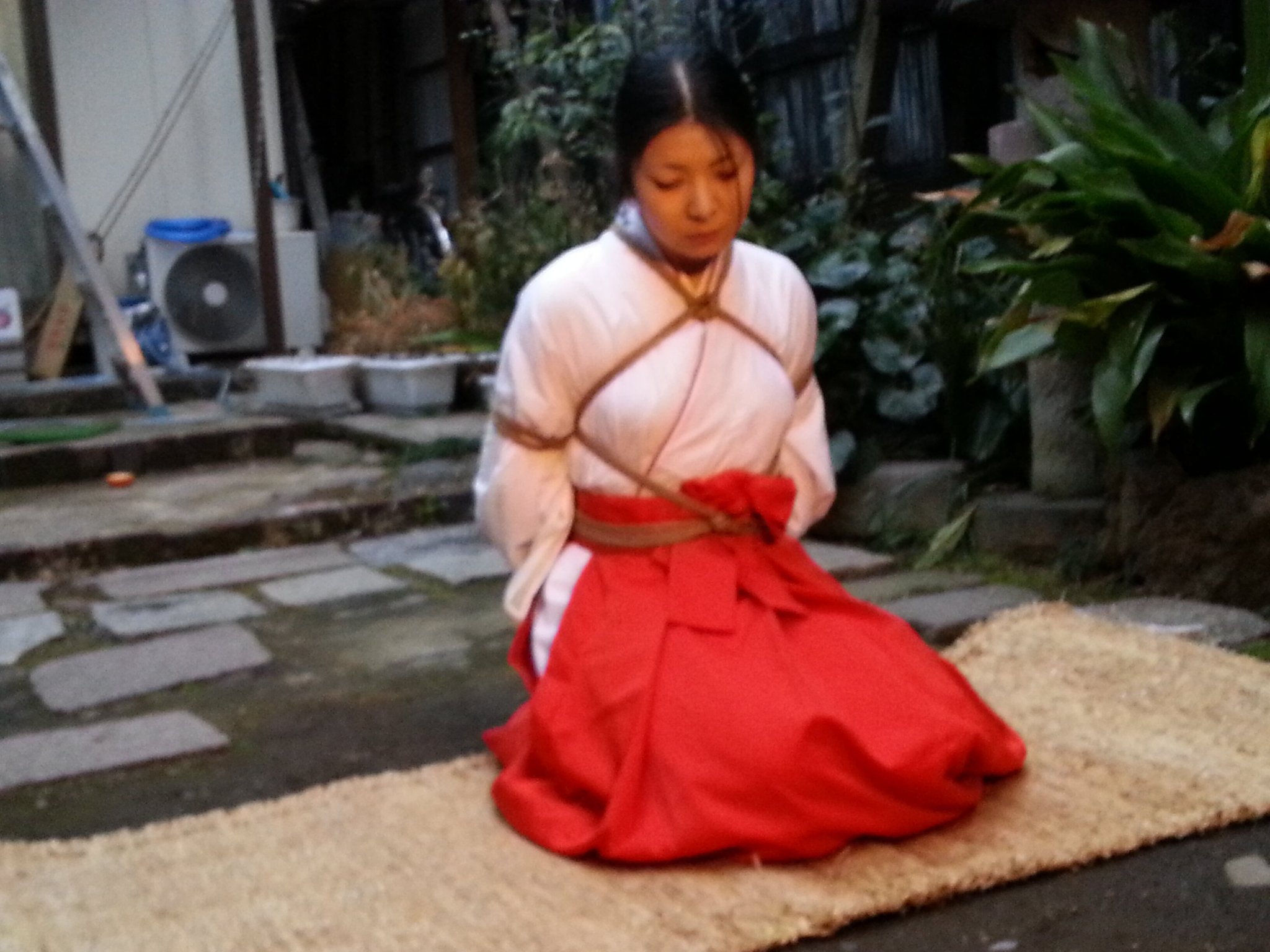 女囚緊縛 
