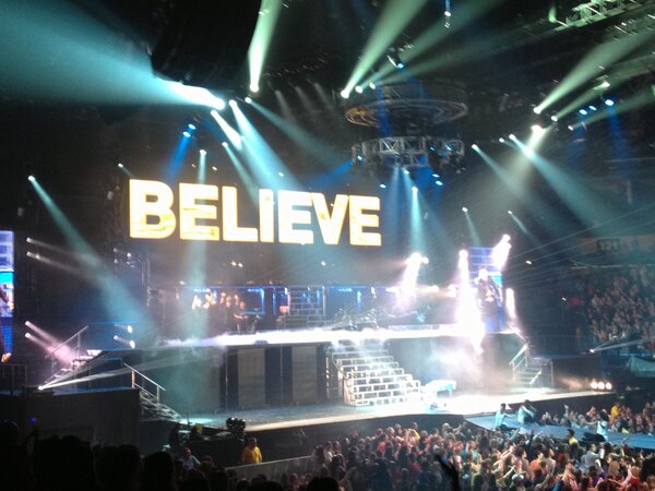 beelievebieberr's tweet photo. Best night ever!!!!!!!!!! @justinbieber #believeconcert 1/15/13 http://t.co/CWzBIb6y