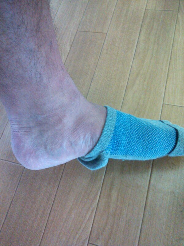 ট ইট র 内藤哲也 Naito Tetsuya ブカブカの靴 を履いてるから それとも靴下が小さいの 今日は 歩くと10歩ぐらいで靴下が脱げてしまう 写真みたくなるんですよね そんなオレの今日の靴 のサイズは26センチ なのにブカブカっていう Http T Co Qncol3it