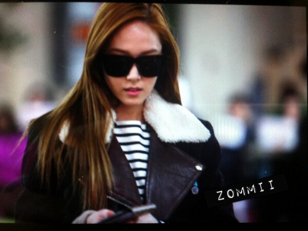 [PIC][19-02-2013]Jessica trở về Hàn Quốc vào trưa nay BDcpEQnCAAAwcPo