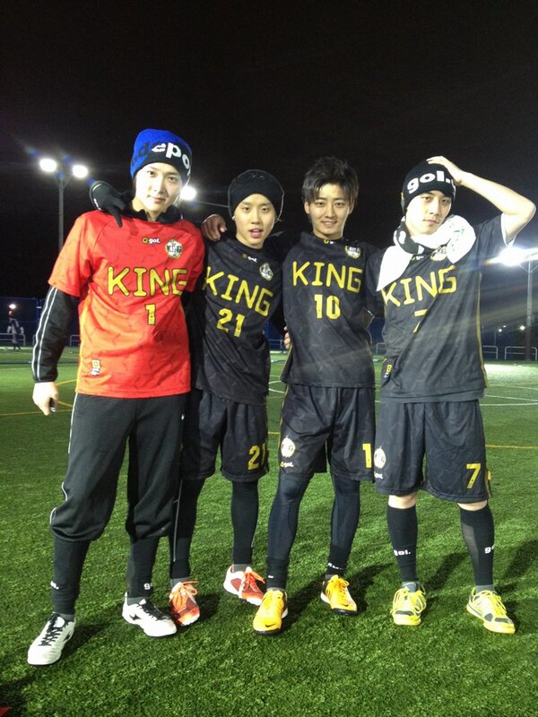 [19/2/13][Pho] Seungri chụp ảnh cùng Tegang-kun, FC KING 10 BDd7DwzCcAAZy43