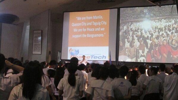 PeaceTech Mass Videocon a huge success. 7,000 students commits support for Bangsamoro. #iam4bangsamoro @OPAPP_peace