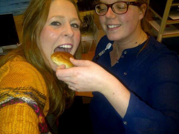 #delenalseenbaas Lekkere krentenbol!