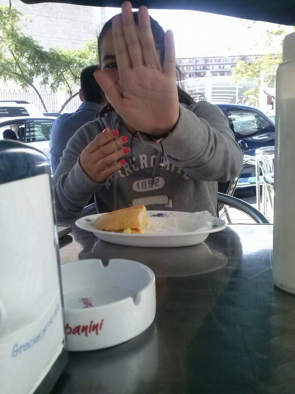 Debbb18's tweet photo. @nuriagonzalez12 la madre que te pario jajajajajajaja http://t.co/rr9fxmdq
