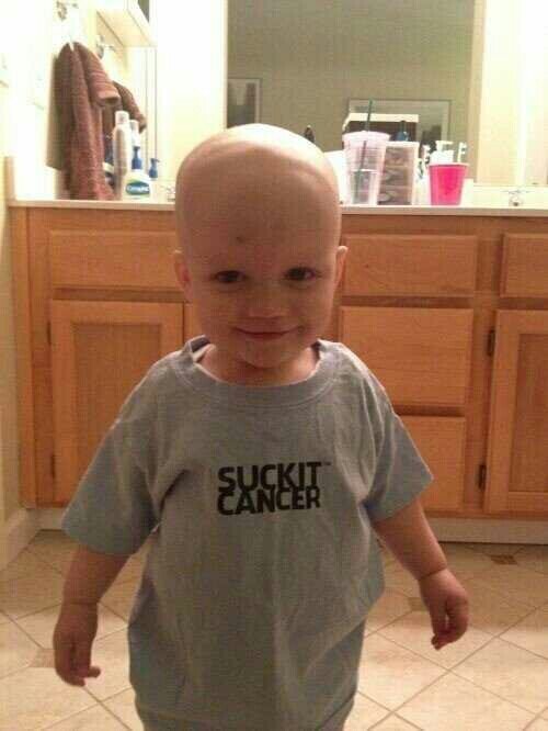 TuiterHits's tweet photo. “Cáncer jódete” Millones de RTs para este pequeño por favor! http://t.co/vgInJJc7