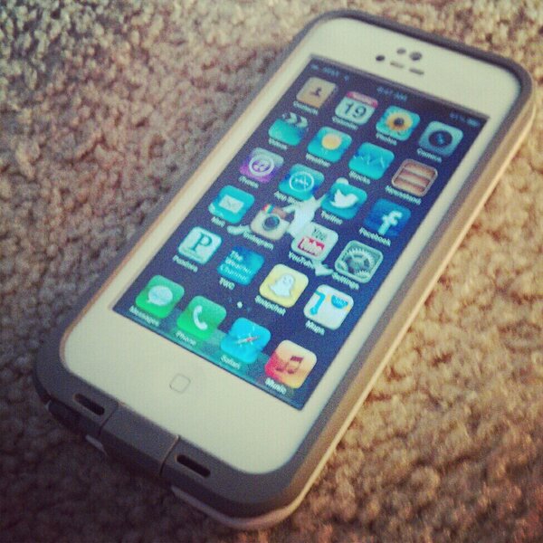 iphoneguy97's tweet image. Got an iphone 5? Want to keep it water, dust, shock, and snow proof? Peep out the lifeproof case.