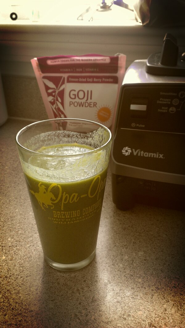 Phill_M_R's tweet photo. Good morning world. #fatkidproblems #smoothie #goddamnspinach http://t.co/NfCUbs24
