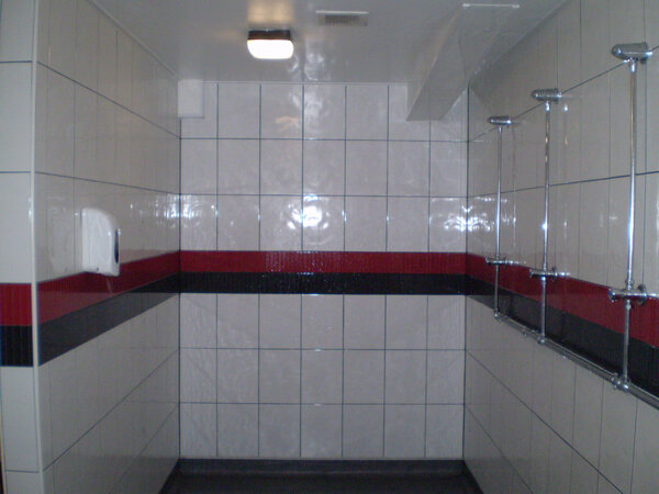 FieldsConstruc's tweet image. Our new shower rooms @Dragon_CrossFit
