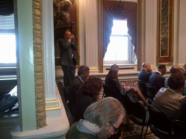 joygkinard's tweet photo. The press is here! #asalhWH http://t.co/U0S5EiVX