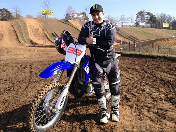 MEMEmaulana's tweet photo. @lorenzo99: Hoy toc? un poco de motocross en Mil?n. Circuito espectacular... http://t.co/k24jBv6g