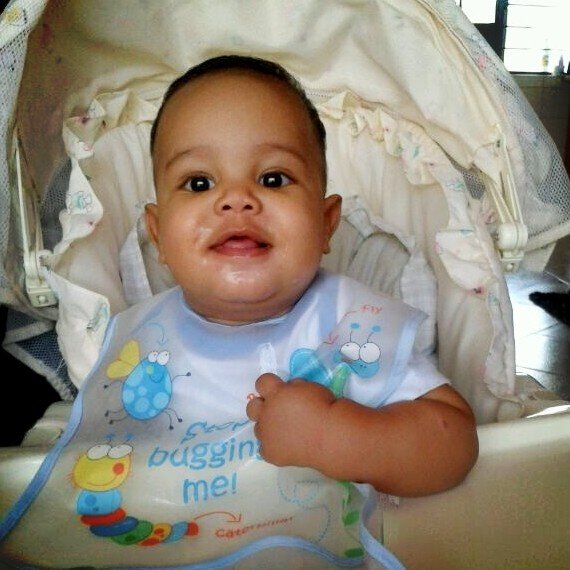 Ms_Samya's tweet photo. Big smiles for Aunty Samya! #myjoy #feedingtime http://t.co/zoe1YlbH