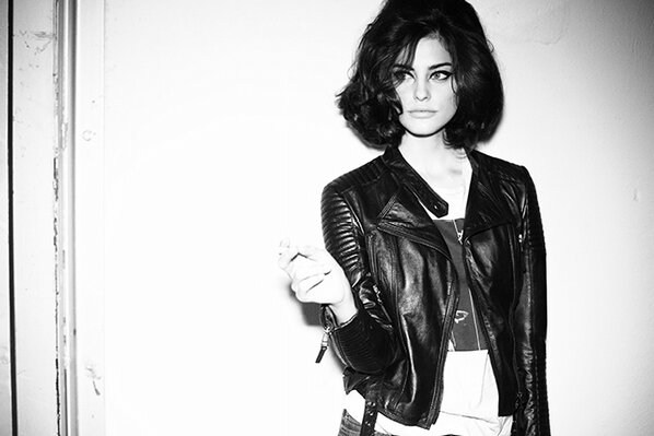 VogueSpain's tweet image. En la pasarela, disco. En el #backstage, rock n' roll. Las mejores fotos de #MBFWM en Vogue.es bit.ly/131GGp2