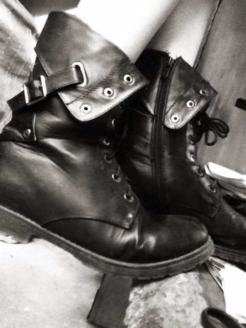 Sweet_Style_13's tweet image. I just in love with my shoes :3 #SweetStyle13