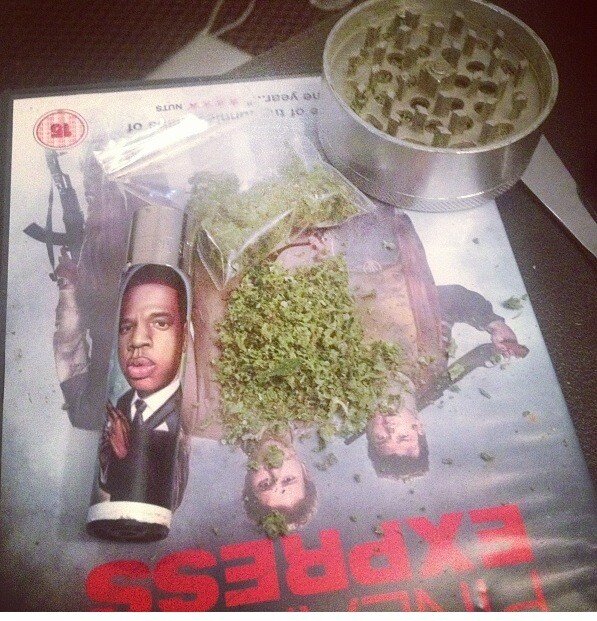 StephenSoze's tweet photo. @snoopdogg Getting high with jay Z! #PuffPuffPassTuesdays http://t.co/up2wHjbF