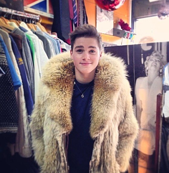 HarriesTwins's tweet photo. Hey finn can we go Thrift Shopping? @FinnHarries http://t.co/qJcfUx9c