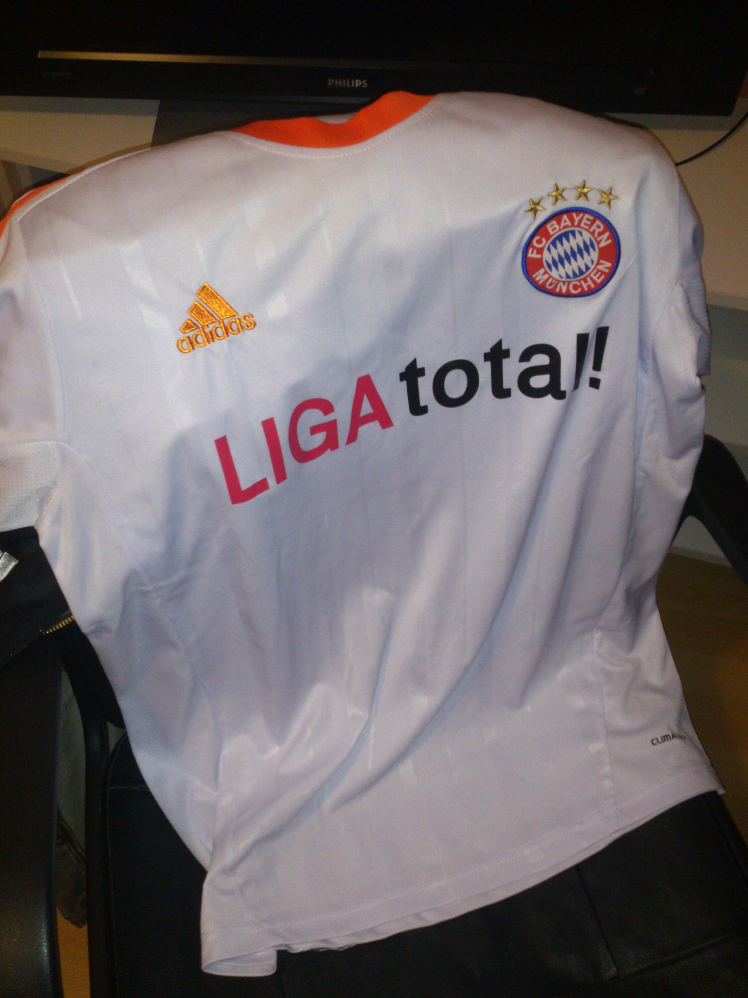 BDfYzMrCcAEjV5c.jpg:large