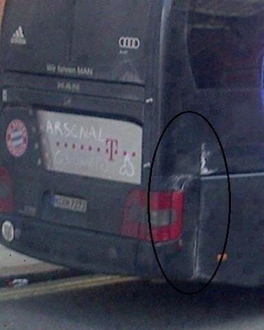 T3Spurs's tweet image. Arsenal fans damage Bayern team bus #UncalledFor