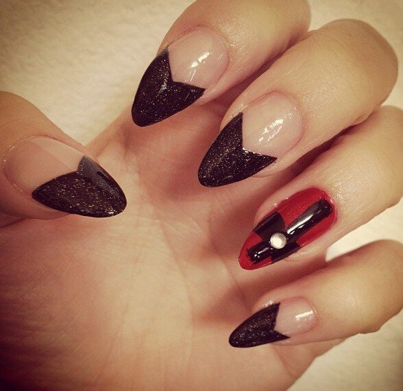 YES MY NAILS ARE FINALLY DONE! Do you like?:) 💅
