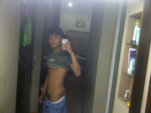 NaughtyVelly's tweet photo. dedek unyu ini bikin pagi gw horny uhmm http://t.co/QTd7ZVmP