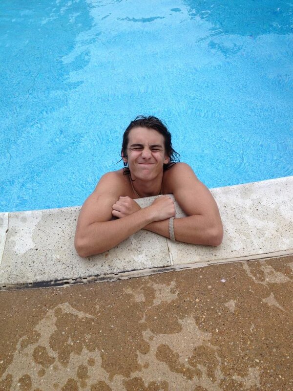 Cling_the_pipe's tweet photo. Summer flow #pooooool http://t.co/53nswrTR