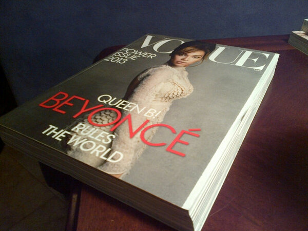 VegasStacyPR's tweet image. Whoever said magazines are a dying breed hasn't seen the latest issue of Vogue. All 618 pages of it. #magazineaddict