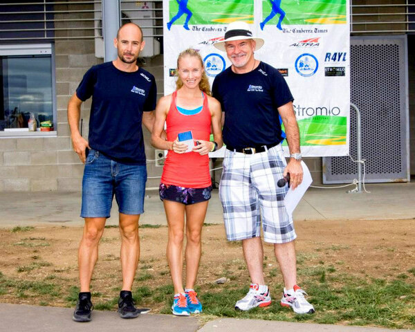 Simply_Auds's tweet image. just casually standing next to #legend @deek207 whoa #StromloRunningFestival #LighteningStrike @JockAthletic