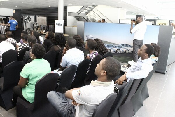 EditiEffiong's tweet photo. #SMWLagos #SMWBigData @bloovue @seyitaylor http://t.co/LbB2aBz5