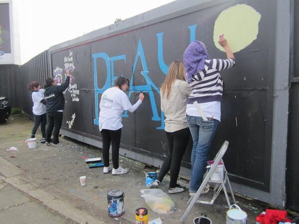 CallofBeautyx's tweet photo. #CallOfBeautyx A team of six raising the self-esteem of young people! Are you going to help spread the message? http://t.co/iDcksd5i