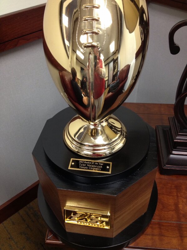 TempleUniv's tweet photo. #ShinyHardware RT @Temple_FB: It's here... Tyler Matakevich's BIG EAST Rookie of the Year trophy http://t.co/HDIgF6IZo5 #TUFB