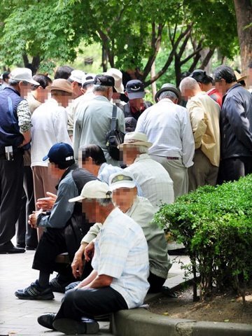 Lawyer_KOREA's tweet image. 음~ RT @kimsd534 지하철 무임승차 폐지, 부가세 2%인상, 등록금 4.7% 인상, 물 민영화,소주값 담배값등 줄줄이 인상,기초 노령연금 65세에서 75세로..이래도 또 새누리당 찍을 인간들아 좋냐?(펌)