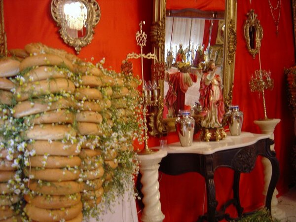 CGCanena's tweet photo. 10 Razones para visitar #Canena - 5ª Razón: Sala de la Caridad (Fiestas de San Marcos) http://t.co/t1GK9wmf