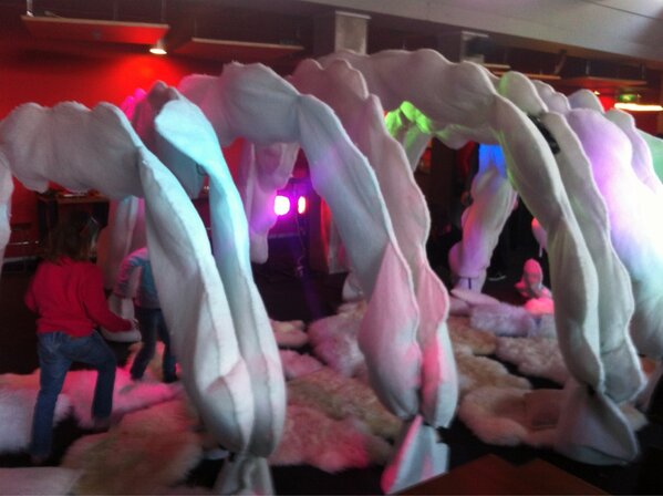 BureauVanaf2's tweet photo. Premiere Wolk Geland in de Meervaart http://t.co/gQnqkUSl
