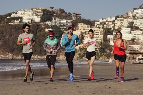 GGAcapulco's tweet photo. Spotted: El elenco de #GGAcapulco se divierte mientras acumula kms para @RafaelNadal y @RafaMarquezMX con Nike+. http://t.co/A6q1EPMf