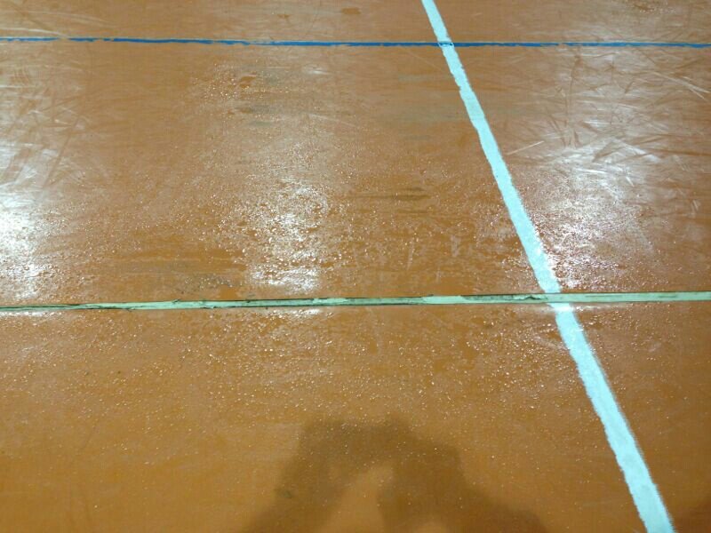 El club de Voleibol de Arahal sigue con sus problemas de goteras BDkNEOlCIAAyrUt